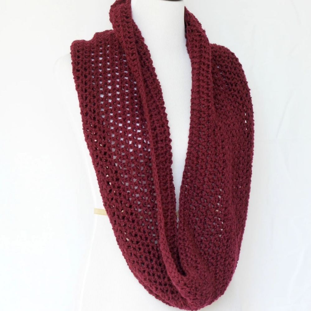 DYNAMITE - Crochet Cowl, Chunky Infinity Scarf - Burgundy